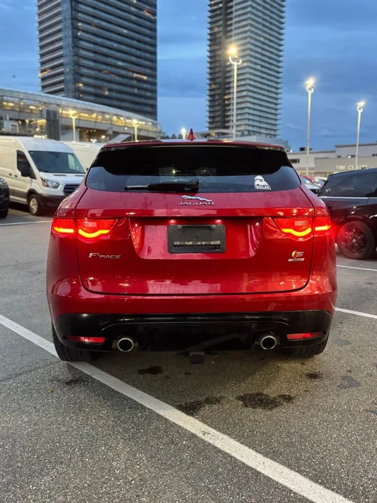 2017 Jaguar F-Pace - Image 7 of 12