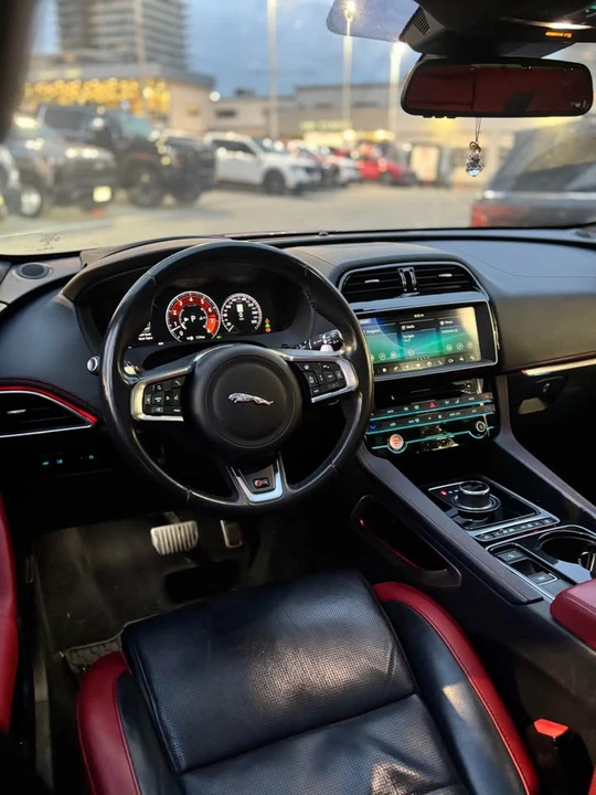 2017 Jaguar F-Pace - Image 9 of 12