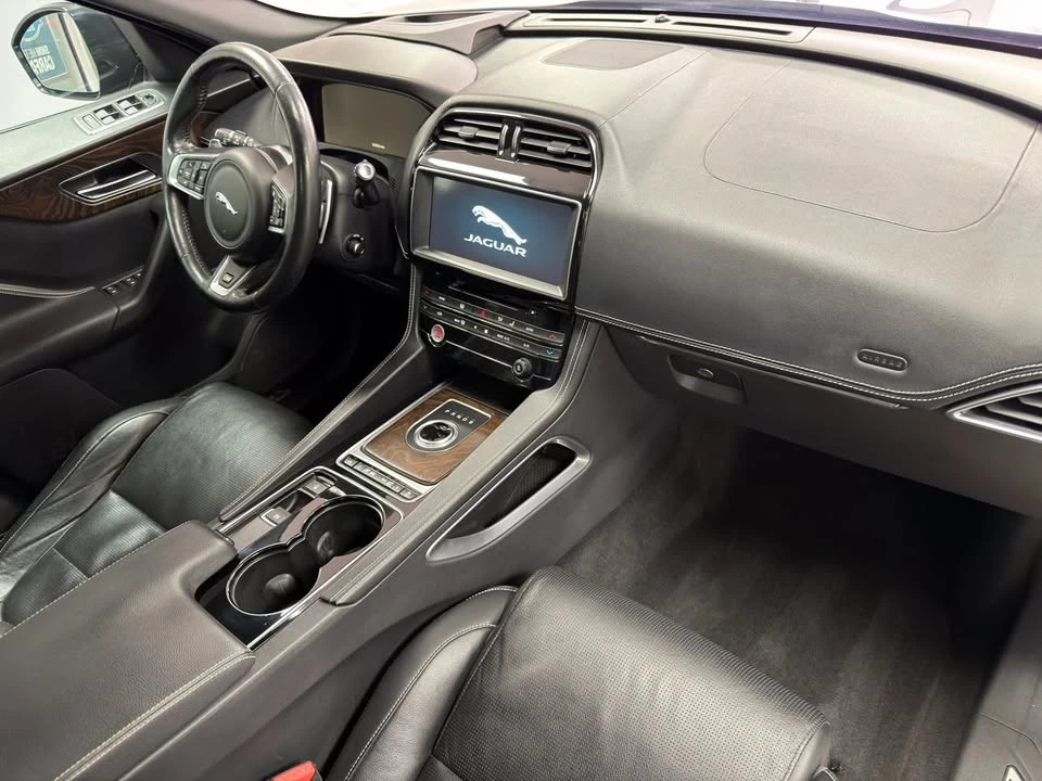 2017 Jaguar F-Pace - Image 8 of 19
