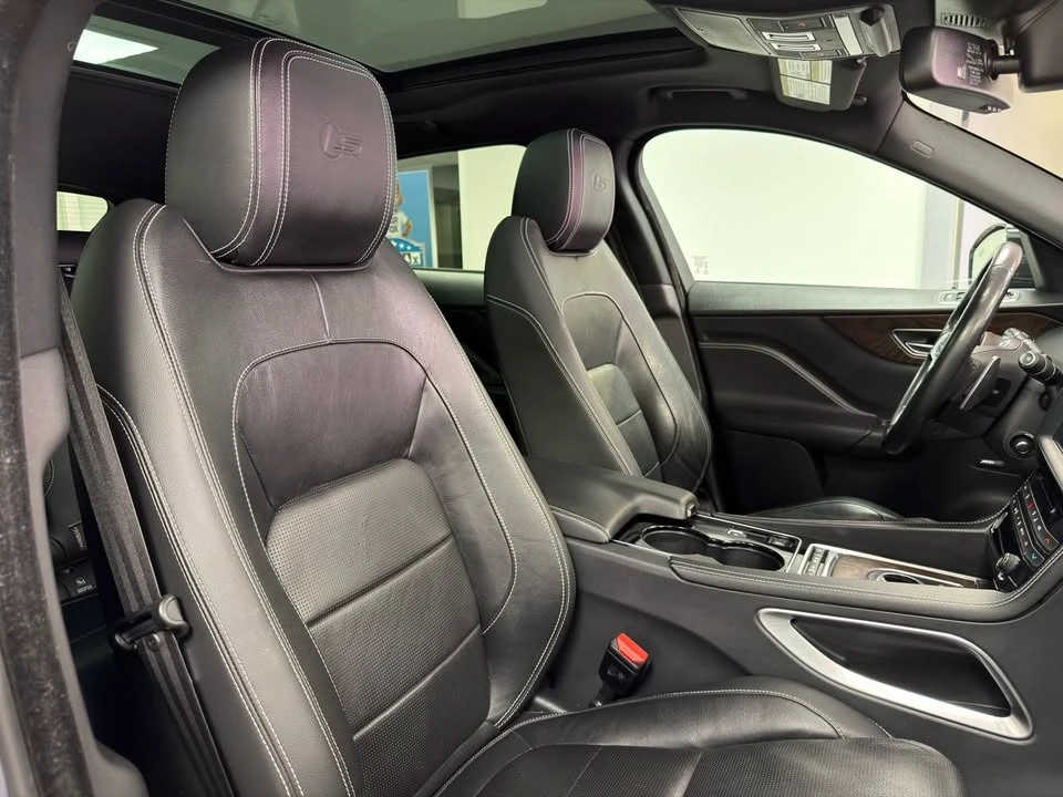 2017 Jaguar F-Pace - Image 2 of 19