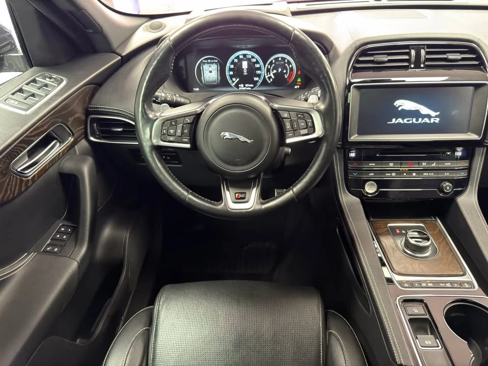 2017 Jaguar F-Pace - Image 4 of 19