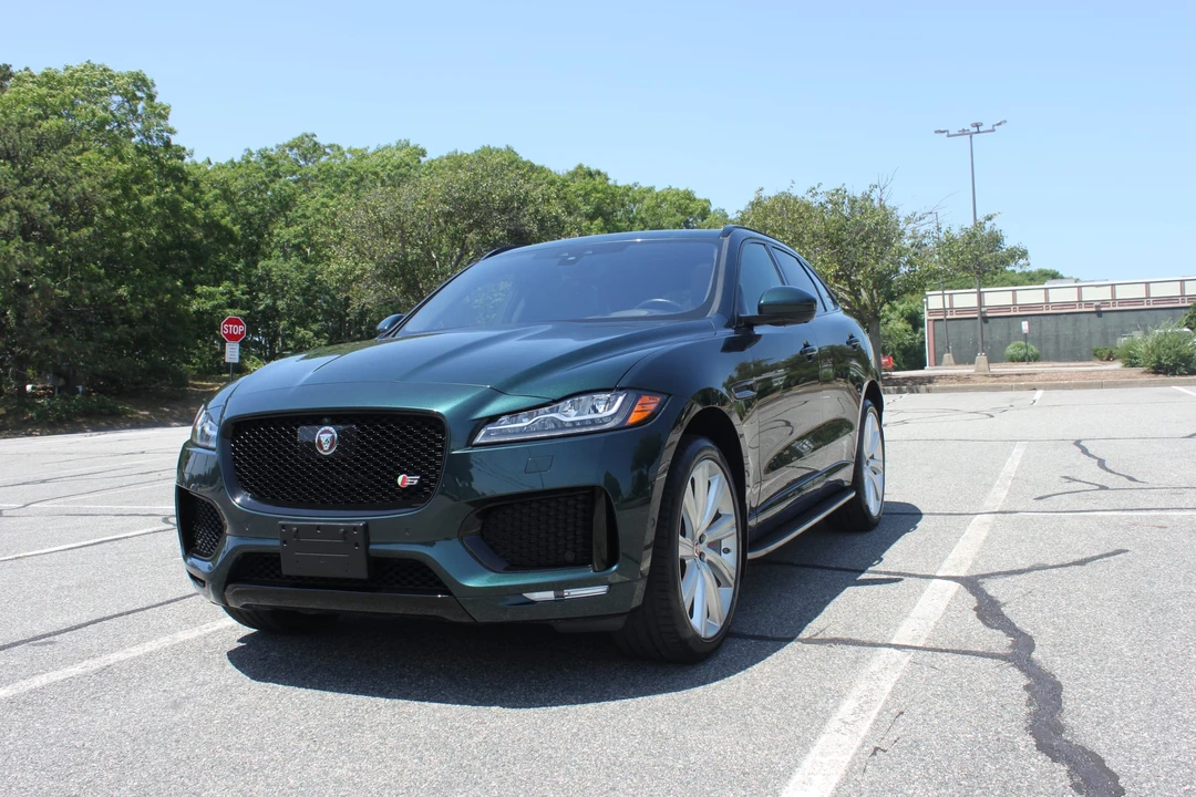 2017 Jaguar F-Pace - Image 2 of 31