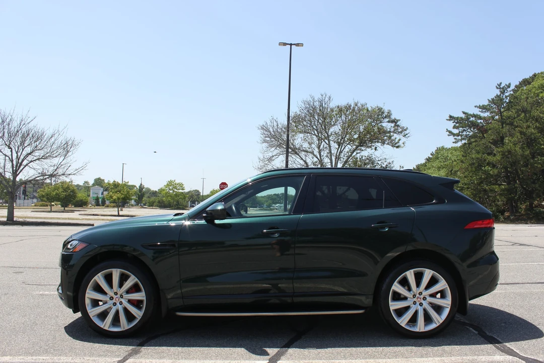 2017 Jaguar F-Pace - Image 16 of 31