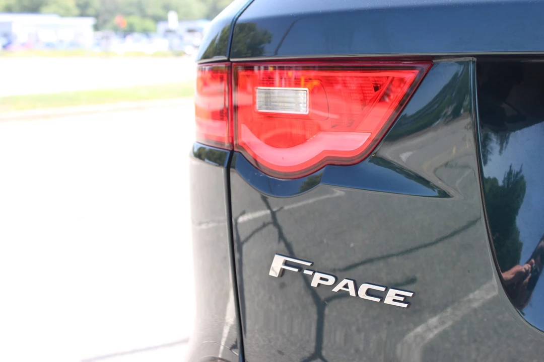2017 Jaguar F-Pace - Image 25 of 31