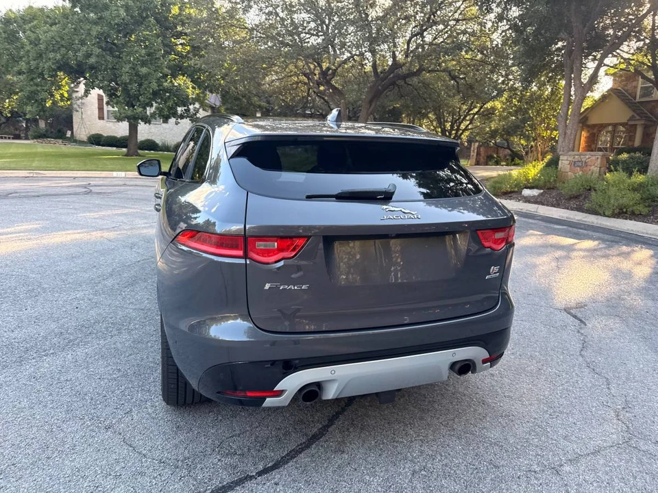 2017 Jaguar F-Pace - Image 2 of 18