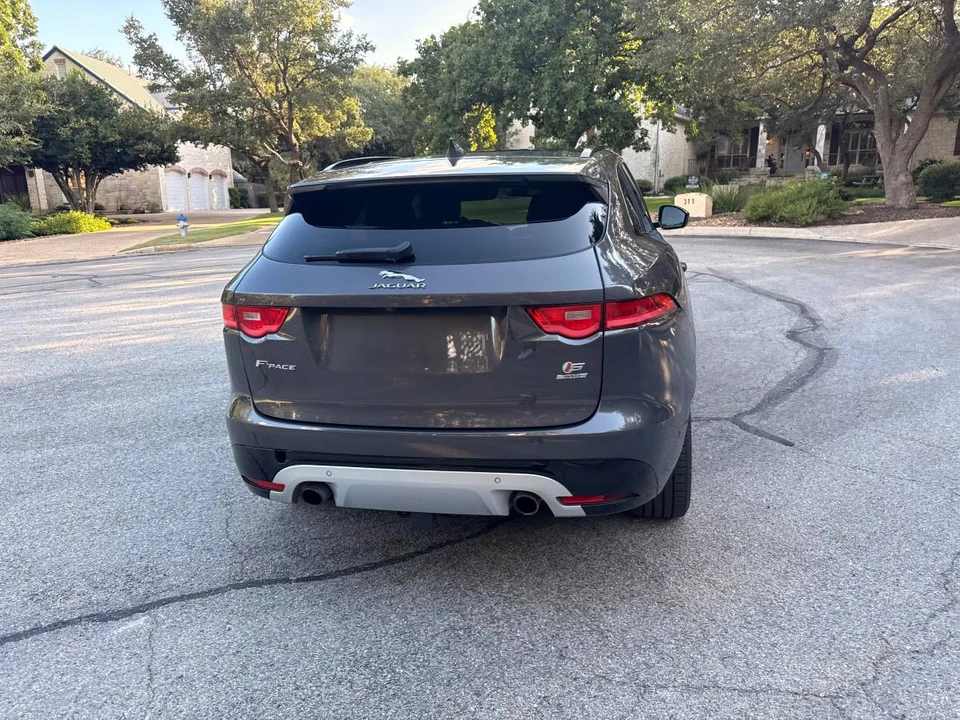 2017 Jaguar F-Pace - Image 3 of 18