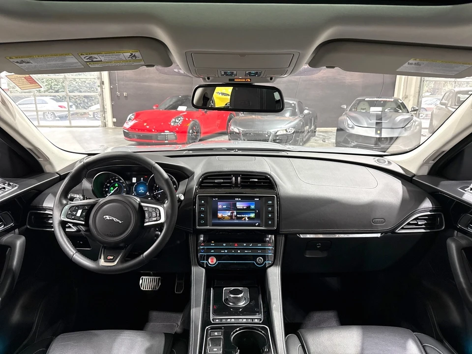 2017 Jaguar F-Pace - Image 10 of 12