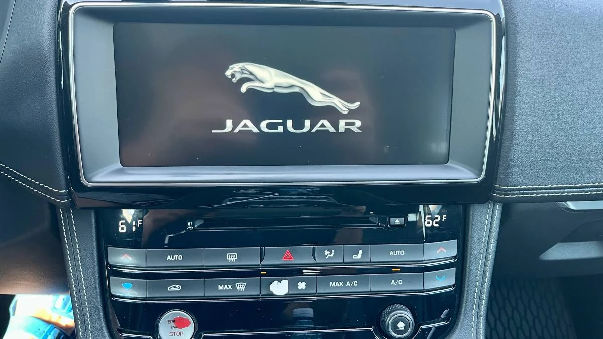 2017 Jaguar F-Pace - Image 14 of 20