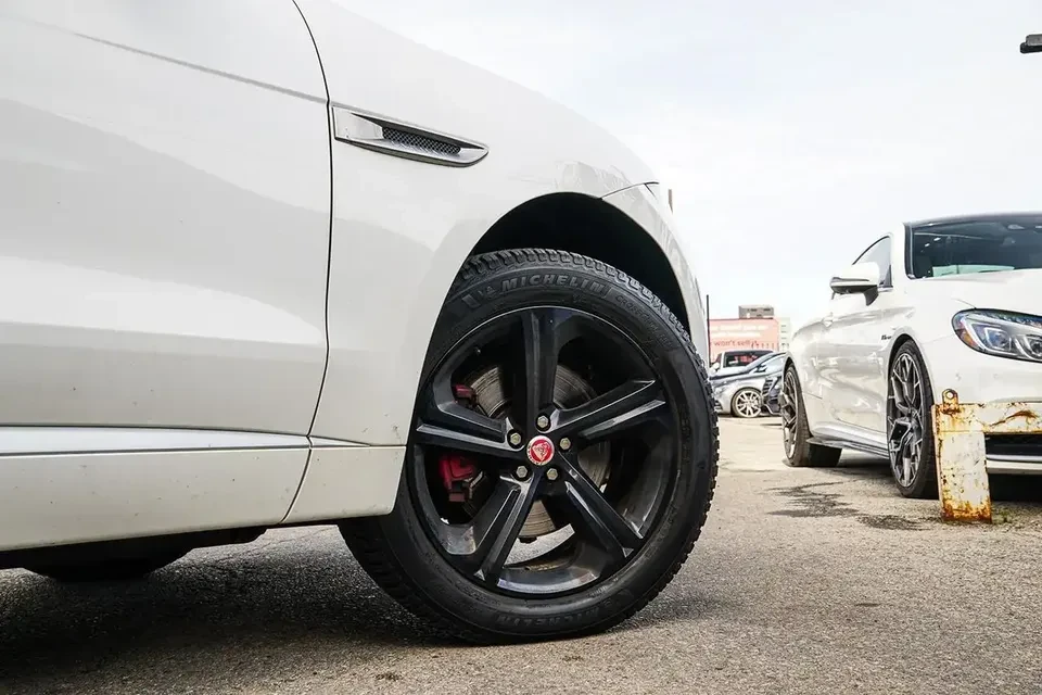 2017 Jaguar F-Pace - Image 5 of 20