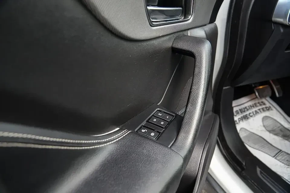 2017 Jaguar F-Pace - Image 10 of 20