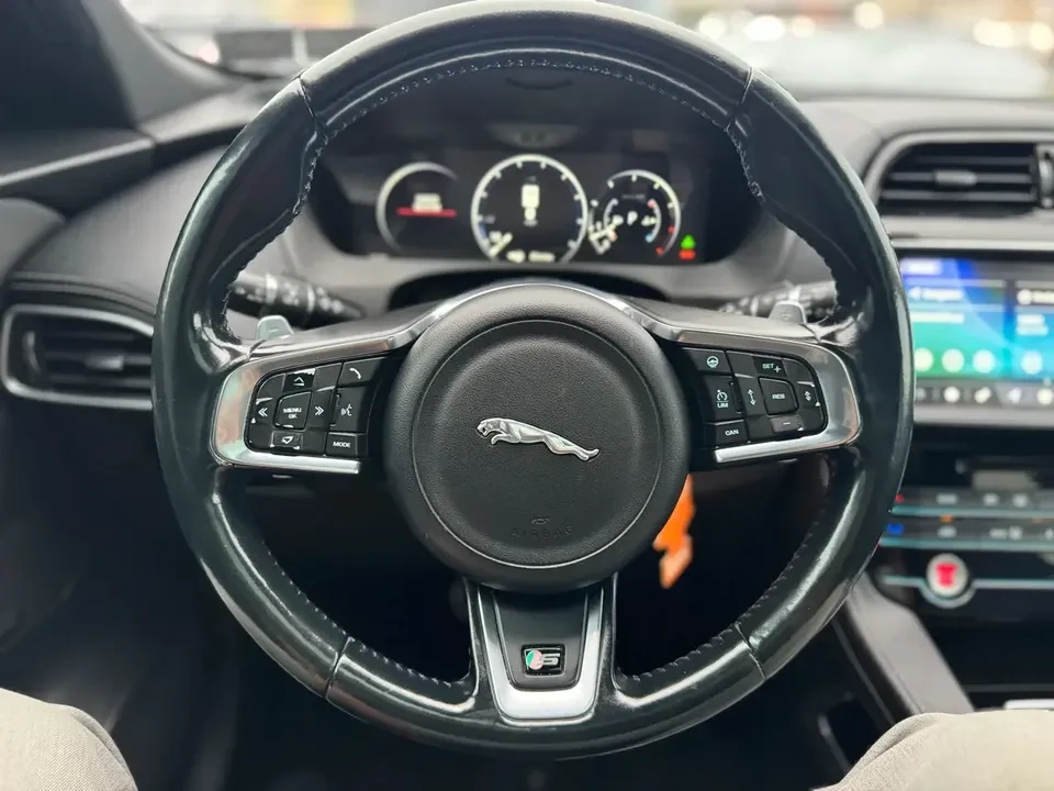 2017 Jaguar F-Pace - Image 14 of 18