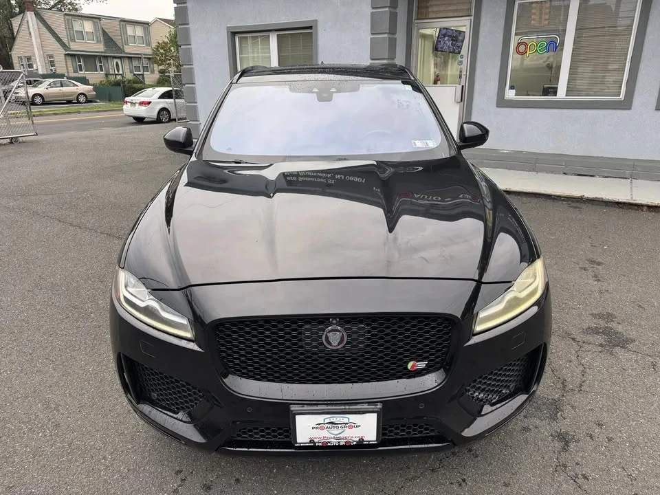 2017 Jaguar F-Pace - Image 2 of 18