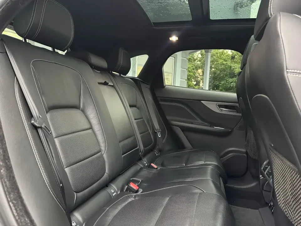 2017 Jaguar F-Pace - Image 11 of 18