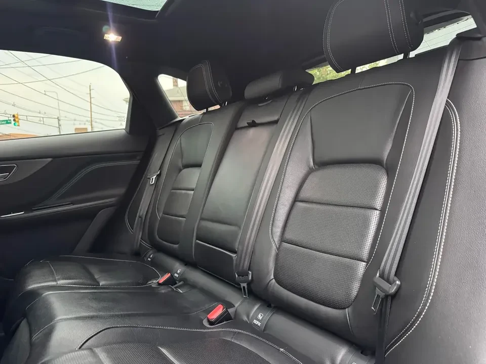 2017 Jaguar F-Pace - Image 10 of 18