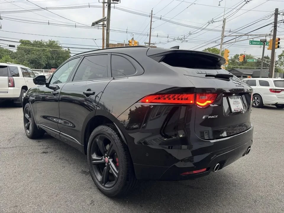 2017 Jaguar F-Pace - Image 5 of 18