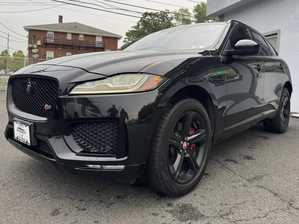 2017 Jaguar F-Pace - Image 3 of 18