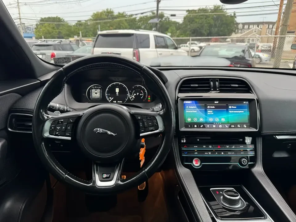 2017 Jaguar F-Pace - Image 12 of 20