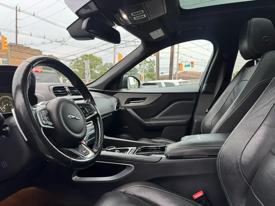 2017 Jaguar F-Pace - Image 8 of 20