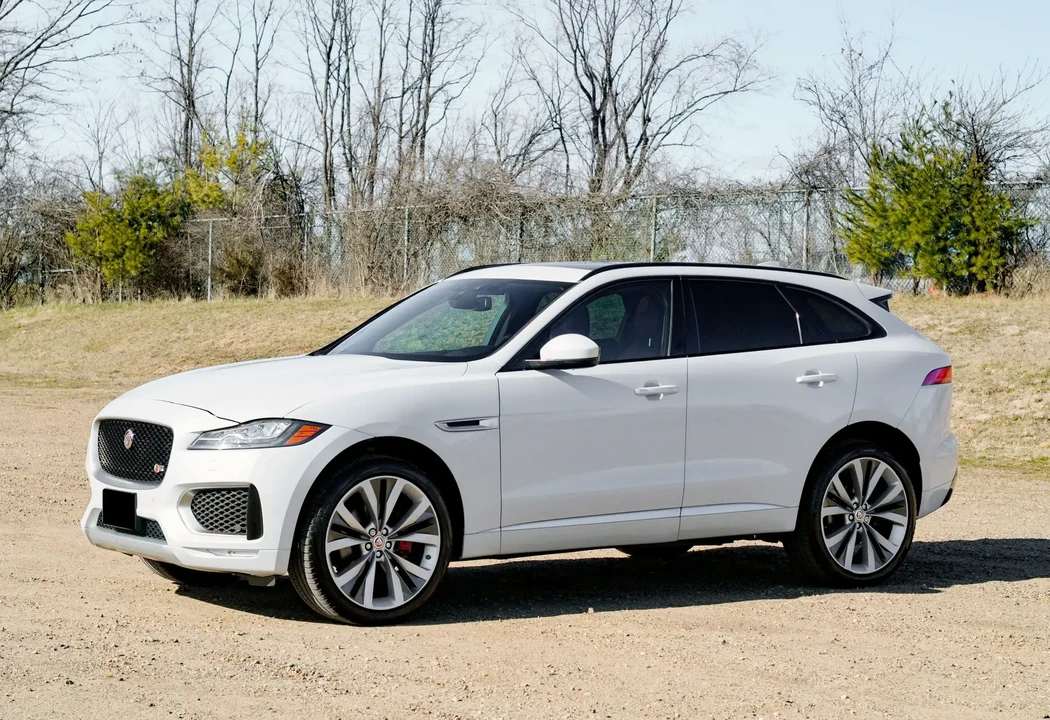 2017 Jaguar F-Pace - Image 3 of 6