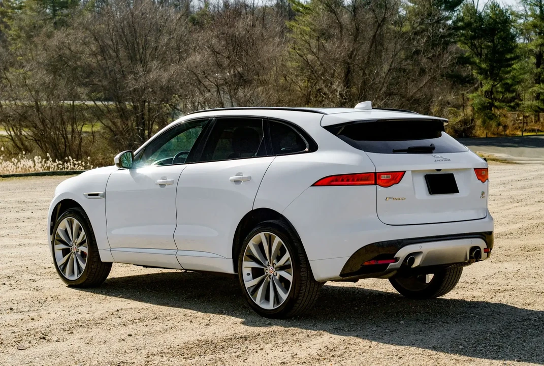2017 Jaguar F-Pace - Image 6 of 6
