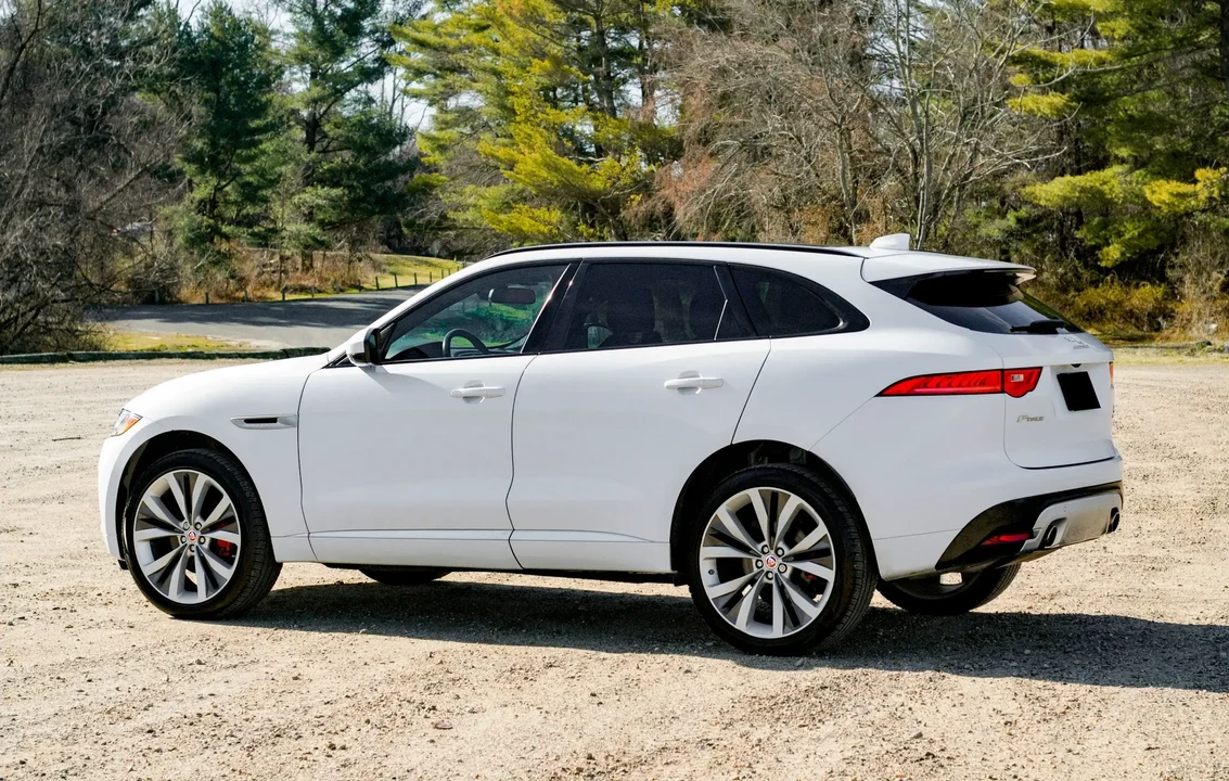 2017 Jaguar F-Pace - Image 5 of 6
