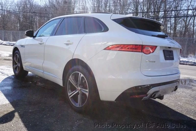 2017 Jaguar F-Pace - Image 5 of 12