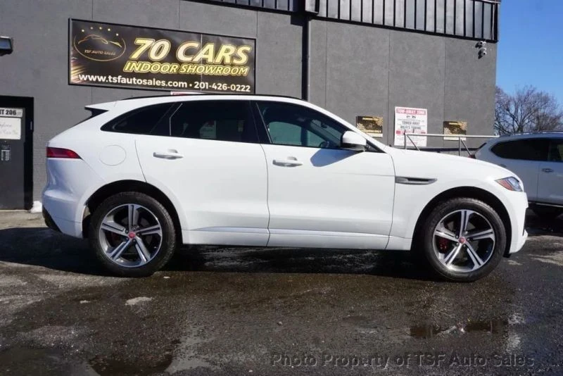 2017 Jaguar F-Pace - Image 8 of 12