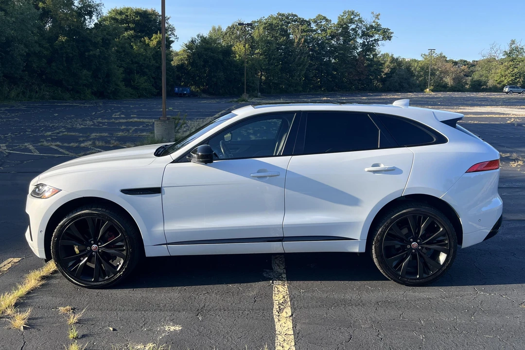 2017 Jaguar F-Pace - Image 3 of 31
