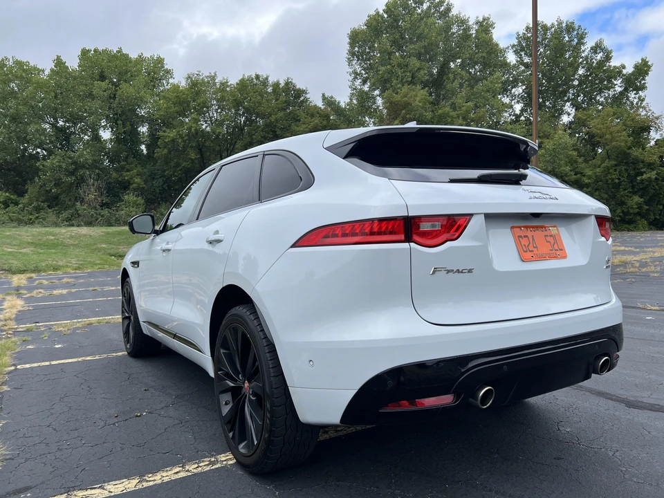 2017 Jaguar F-Pace - Image 9 of 31