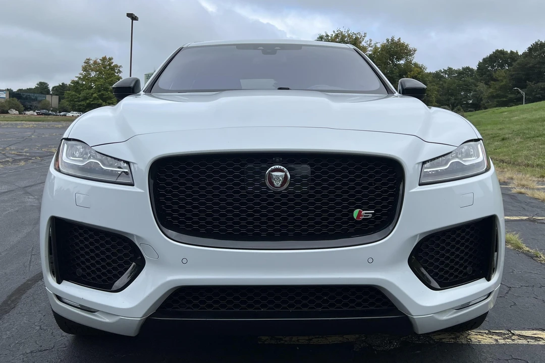 2017 Jaguar F-Pace - Image 2 of 31