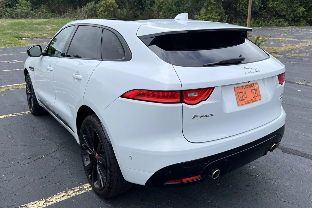2017 Jaguar F-Pace - Image 4 of 31