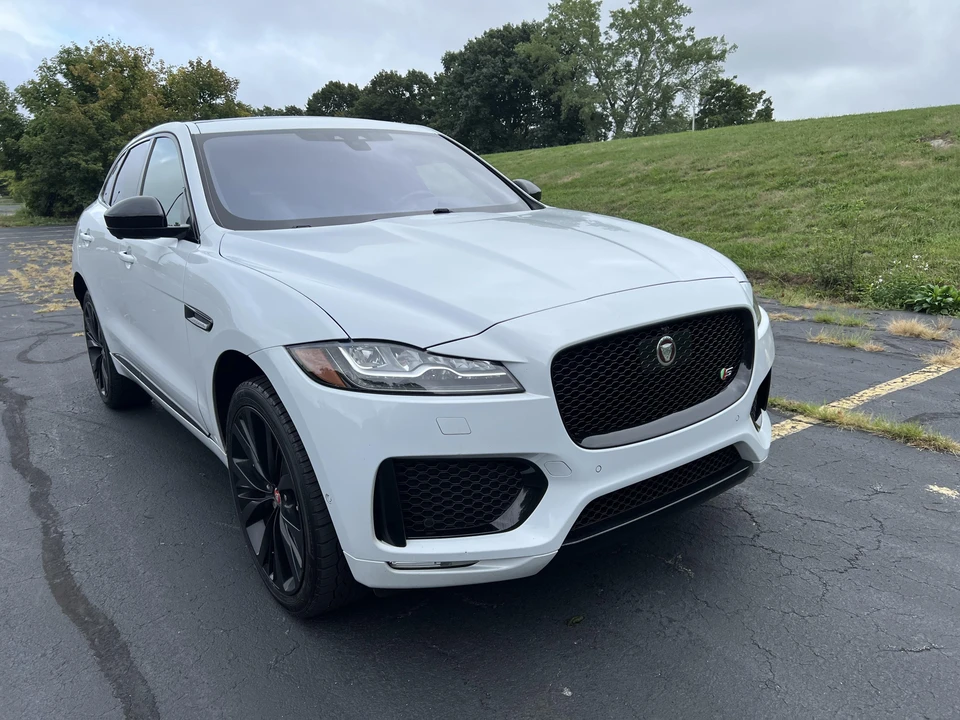2017 Jaguar F-Pace - Image 13 of 31