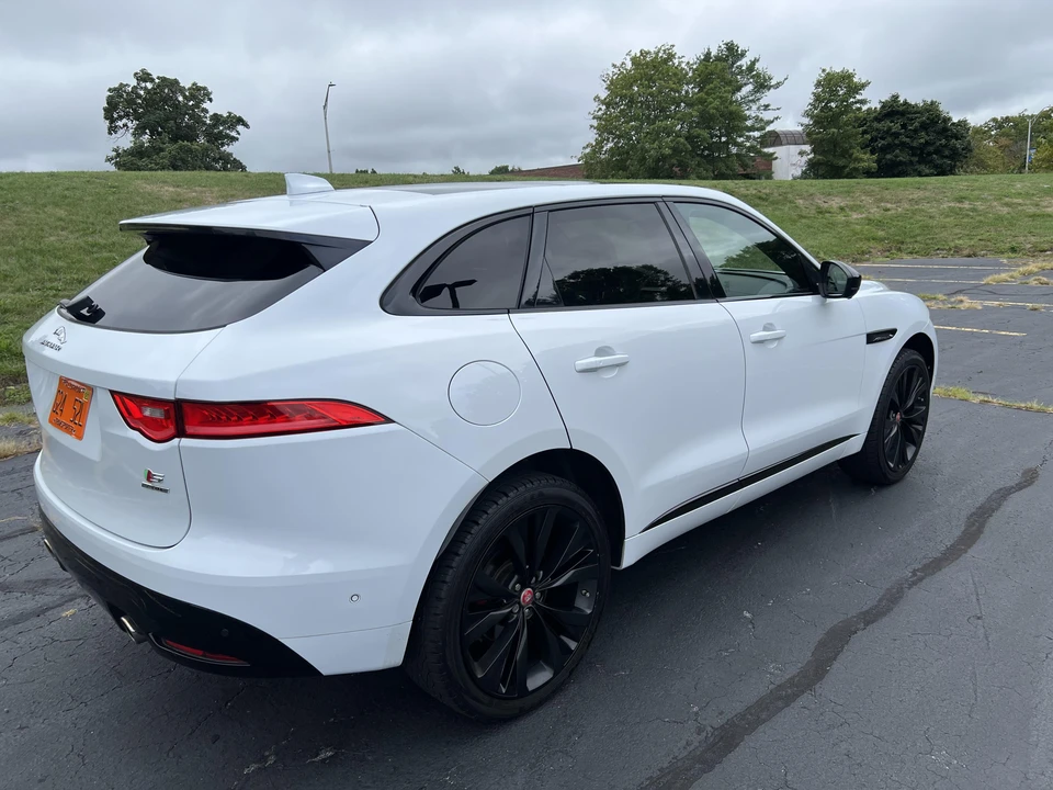 2017 Jaguar F-Pace - Image 12 of 31