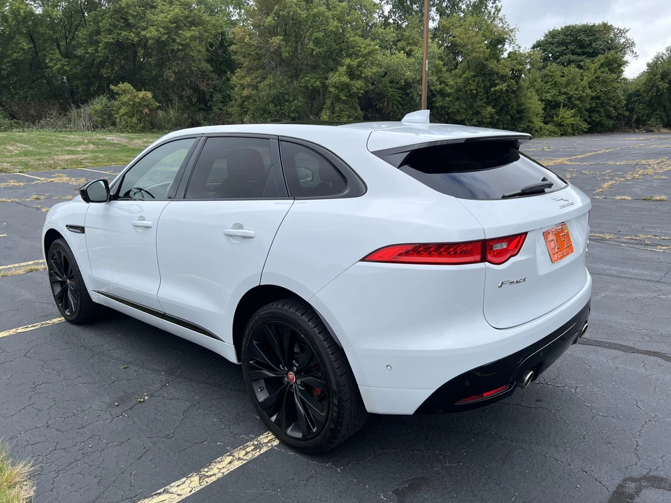 2017 Jaguar F-Pace - Image 8 of 31