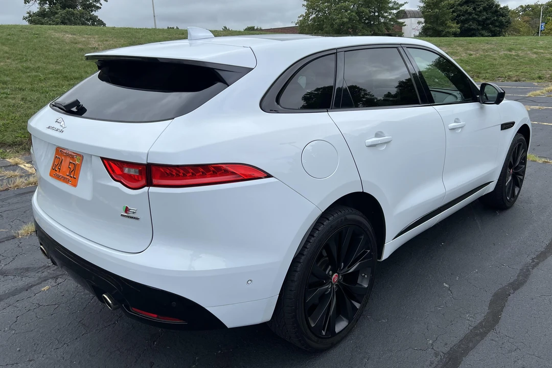 2017 Jaguar F-Pace - Image 11 of 31