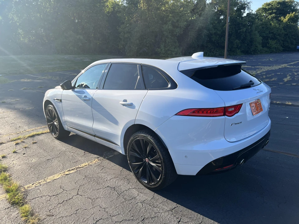 2017 Jaguar F-Pace - Image 18 of 31
