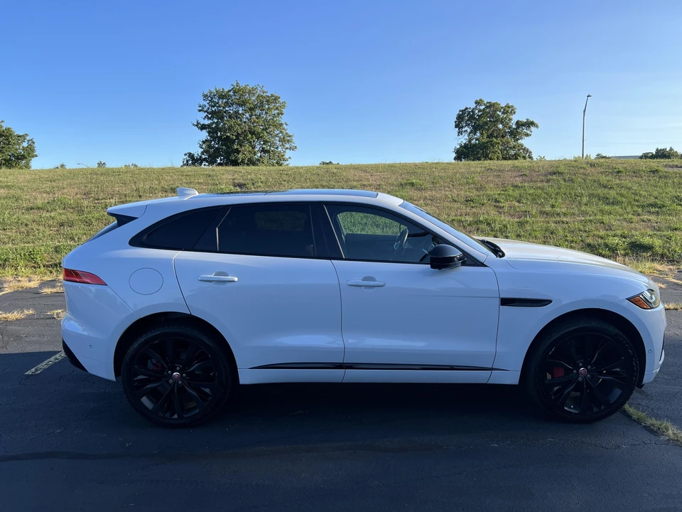 2017 Jaguar F-Pace - Image 20 of 31