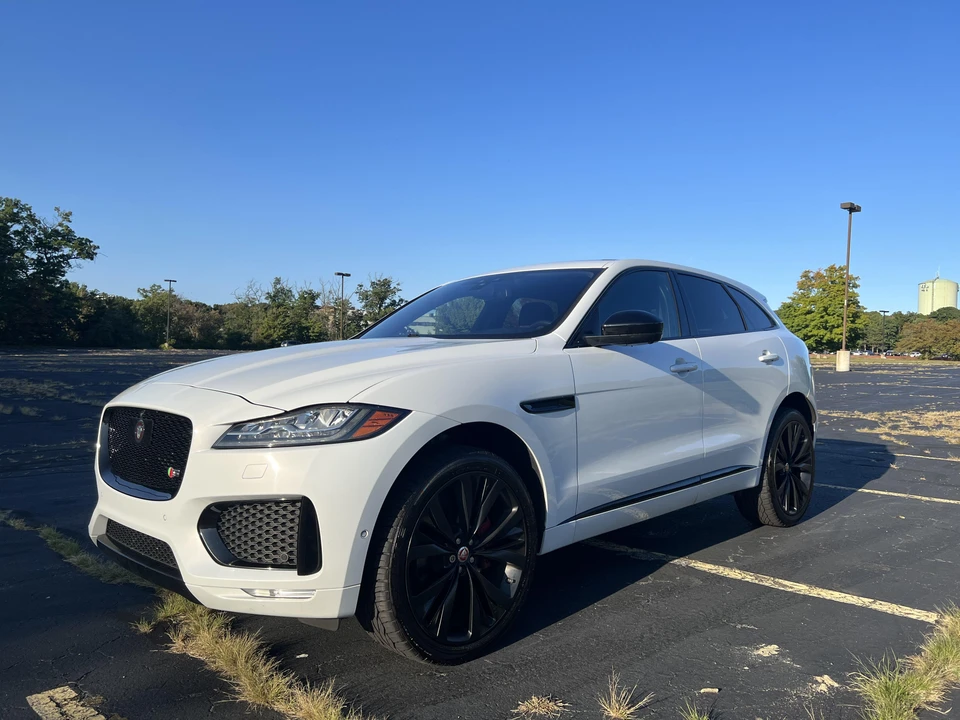 2017 Jaguar F-Pace - Image 15 of 31