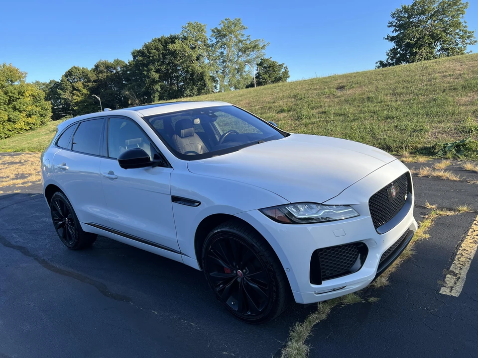 2017 Jaguar F-Pace - Image 22 of 31