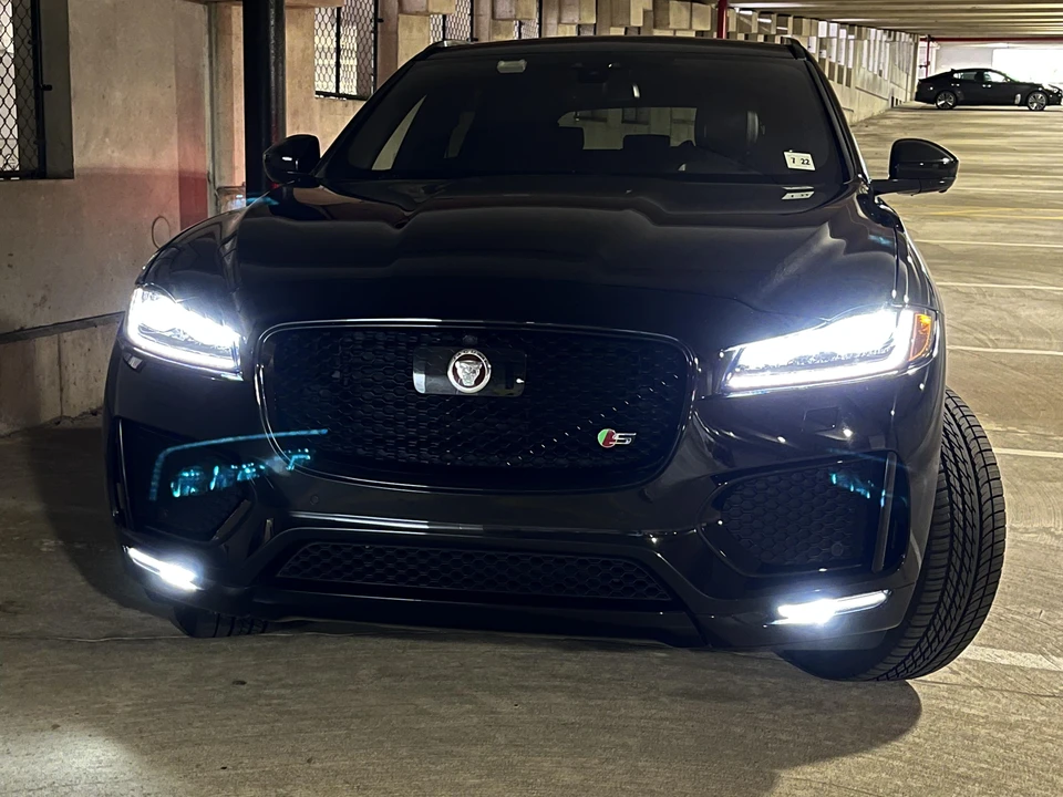2017 Jaguar F-Pace - Image 14 of 31