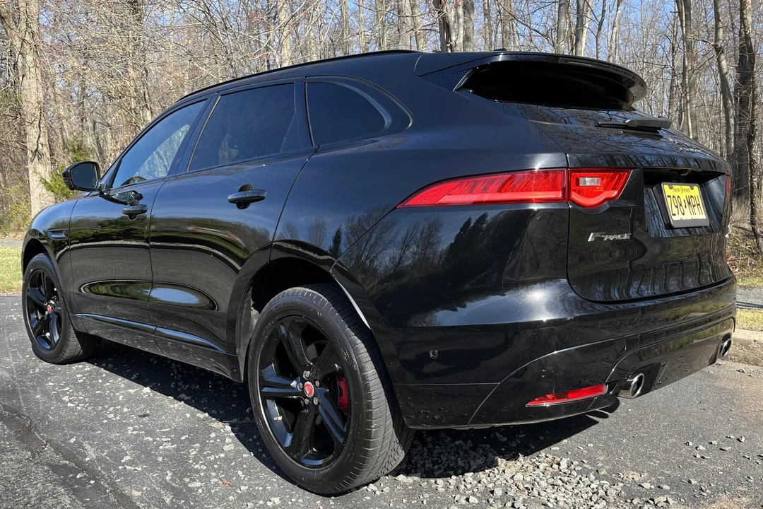 2017 Jaguar F-Pace - Image 4 of 31
