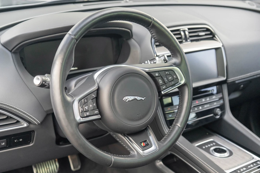 2017 Jaguar F-Pace - Image 13 of 21