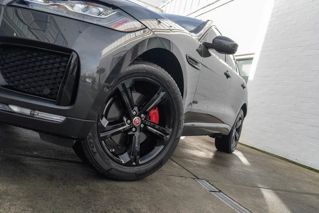 2017 Jaguar F-Pace - Image 3 of 21