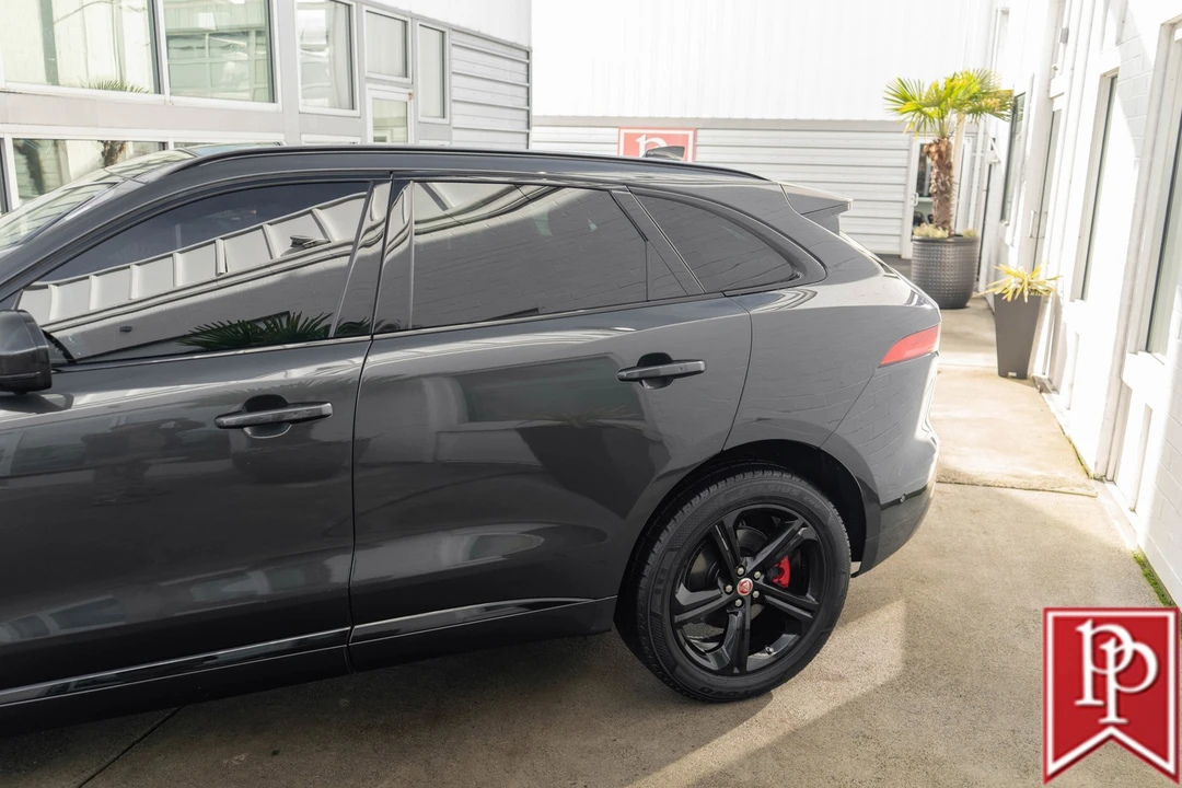 2017 Jaguar F-Pace - Image 4 of 21