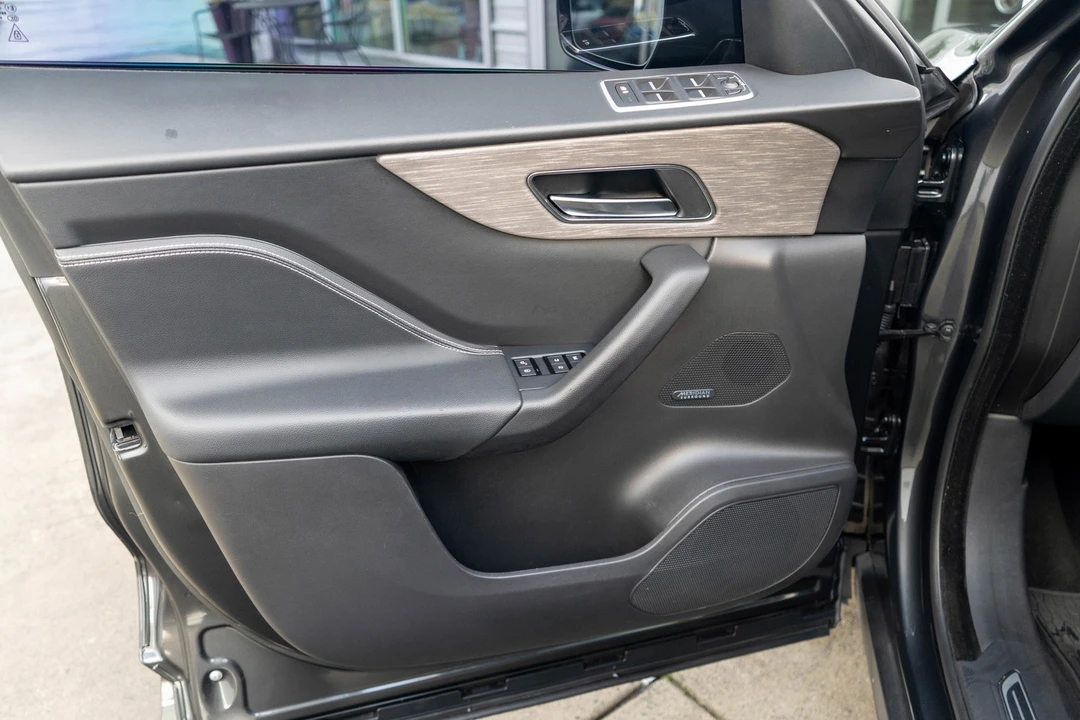 2017 Jaguar F-Pace - Image 10 of 21