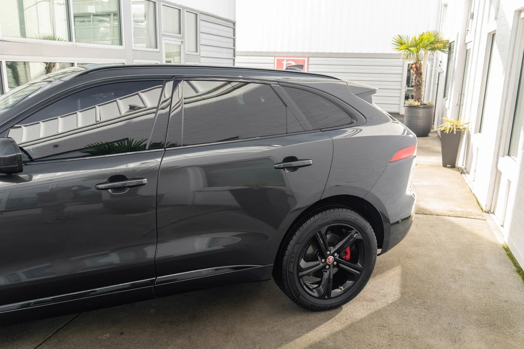 2017 Jaguar F-Pace - Image 4 of 21