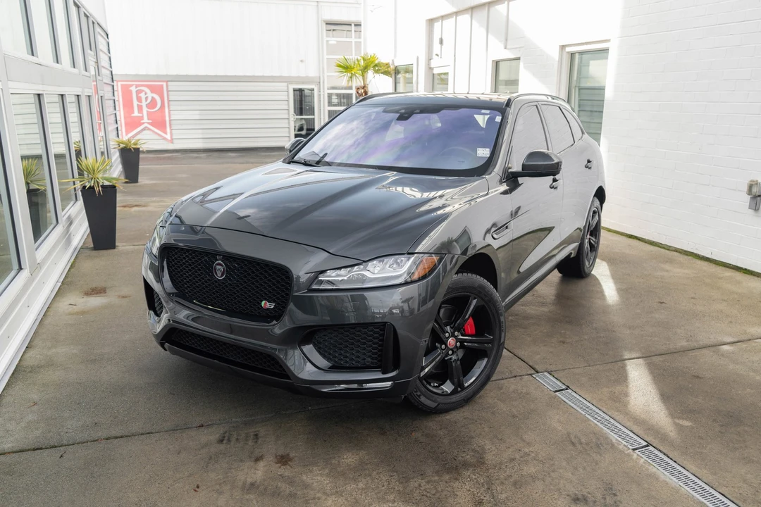2017 Jaguar F-Pace - Image 2 of 21