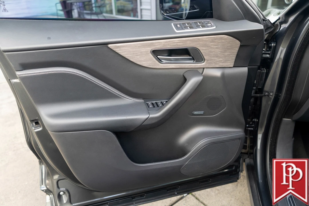 2017 Jaguar F-Pace - Image 10 of 21