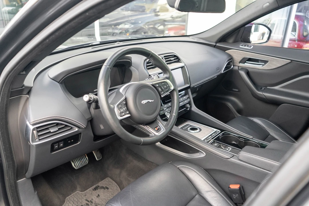 2017 Jaguar F-Pace - Image 7 of 21