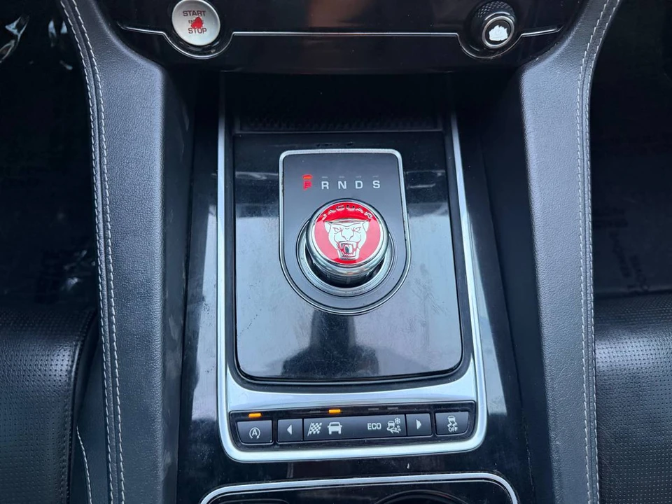 2017 Jaguar F-Pace - Image 16 of 17